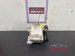 Gebruikte Zekeringkast Toyota RAV4 (A3) 2.0 16V Valvematic 4x2 Prijs € 36,30 Inclusief btw aangeboden door Wallyn COMMV