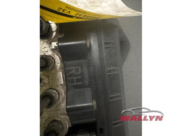 ABS Computer van een Toyota RAV4 (A3) 2.0 16V Valvematic 4x2 2010