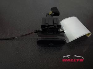 Gebruikte Handrem schakelaar Citroen C4 Grand Picasso (UA) 1.6 HDiF 16V 110 Prijs € 30,25 Inclusief btw aangeboden door Wallyn COMMV