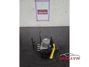 Gebruikte ABS Pomp Ssang Yong Rodius 2.2 SV 220 e-XDi 16V 2WD Prijs € 279,99 Inclusief btw aangeboden door Wallyn COMMV