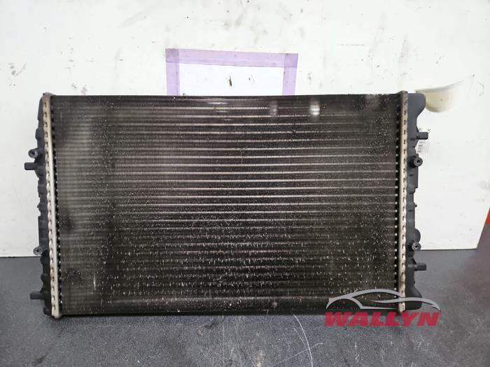 Gebruikte Radiateur Volkswagen Polo IV (9N1/2/3) 1.2 Prijs € 24,20 Inclusief btw aangeboden door Wallyn COMMV