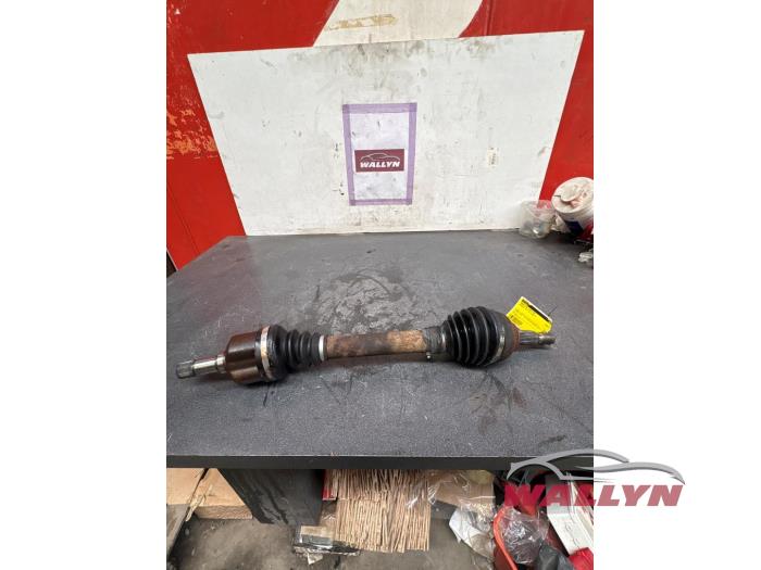 Gebruikte Aandrijfas links-voor Peugeot 407 SW (6E) 2.0 HDiF 16V Prijs € 36,30 Inclusief btw aangeboden door Wallyn COMMV