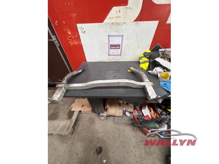 Gebruikte Subframe Peugeot 407 SW (6E) 2.0 HDiF 16V Prijs € 48,40 Inclusief btw aangeboden door Wallyn COMMV