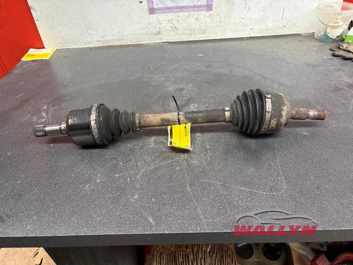 Gebruikte Aandrijfas links-voor Peugeot 308 CC (4B) 2.0 HDiF 16V Prijs € 42,35 Inclusief btw aangeboden door Wallyn COMMV