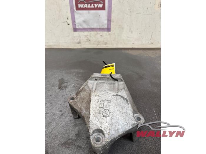 Gebruikte Motorsteun Opel Corsa E 1.4 16V Bi-Fuel Prijs € 18,15 Inclusief btw aangeboden door Wallyn COMMV
