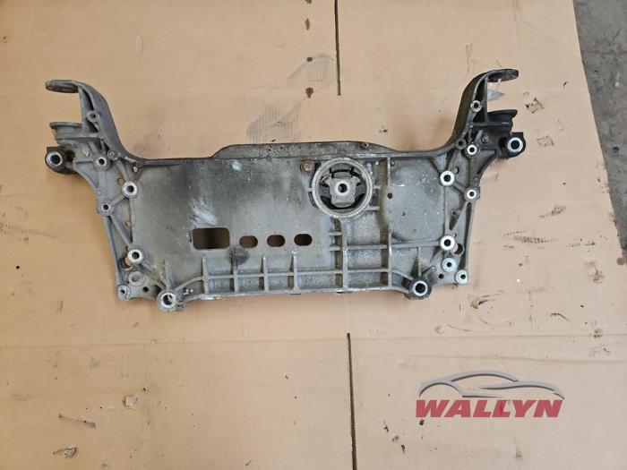 Gebruikte Subframe Volkswagen Passat Variant (3C5) 2.0 TDI 16V 140 Prijs op aanvraag aangeboden door Wallyn COMMV