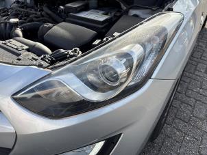 Gebruikte Koplamp links Hyundai i30 (GDHB5) 1.6 GDI Blue 16V Prijs € 125,00 Margeregeling aangeboden door BGB Motorenrevisie & Autoparts