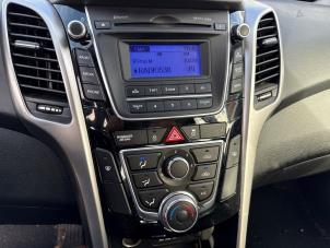 Gebruikte Radio Hyundai i30 (GDHB5) 1.6 GDI Blue 16V Prijs € 55,00 Margeregeling aangeboden door BGB Motorenrevisie & Autoparts