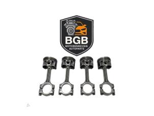 Gebruikte Zuiger Renault Captur (2R) 1.2 TCE 16V EDC Prijs € 125,00 Margeregeling aangeboden door BGB Motorenrevisie & Autoparts