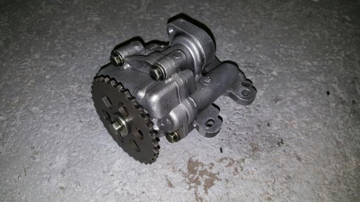 Gebruikte Oliepomp Ford Mondeo Prijs € 60,50 Inclusief btw aangeboden door AKAS Automaterialen