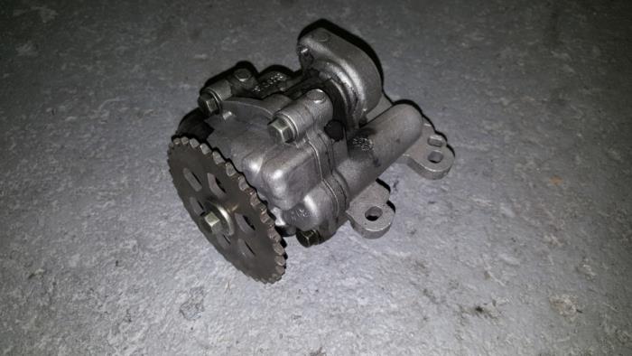 Gebruikte Oliepomp Ford Mondeo Prijs € 60,50 Inclusief btw aangeboden door AKAS Automaterialen