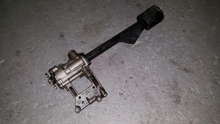 Gebruikte Oliepomp BMW 5-Serie Prijs € 60,50 Inclusief btw aangeboden door AKAS Automaterialen