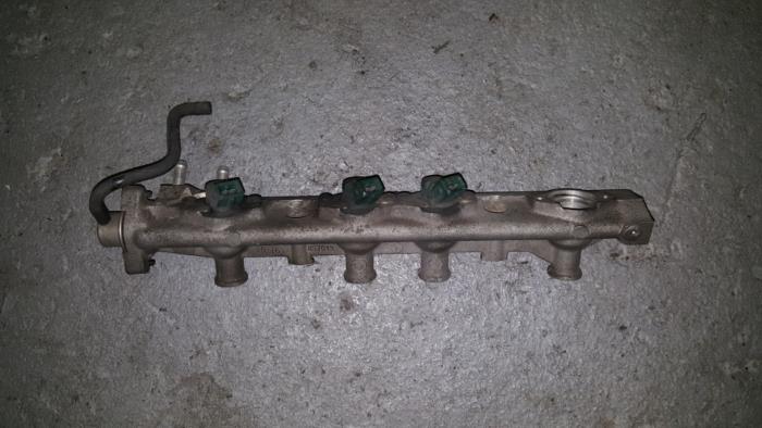 Gebruikte Verstuiver brug Renault Laguna Prijs € 30,25 Inclusief btw aangeboden door AKAS Automaterialen