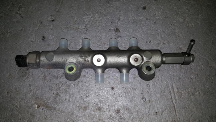 Gebruikte Brandstofverdeler Mazda 5 Prijs € 36,30 Inclusief btw aangeboden door AKAS Automaterialen