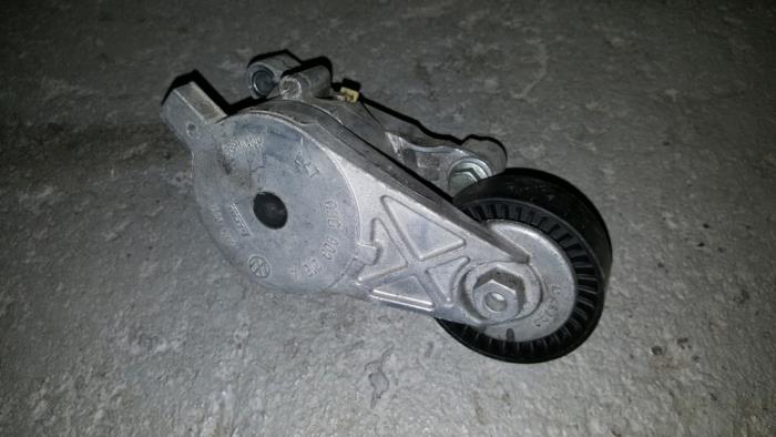 Gebruikte Spanner multiriem Volkswagen Golf Prijs € 42,35 Inclusief btw aangeboden door AKAS Automaterialen