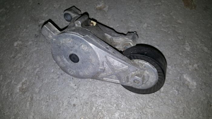 Gebruikte Spanner multiriem Volkswagen Passat Prijs € 42,35 Inclusief btw aangeboden door AKAS Automaterialen