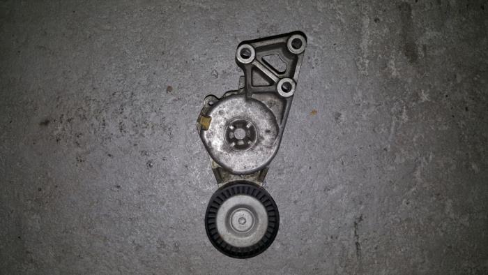 Gebruikte Spanner multiriem Volkswagen Golf Prijs € 42,35 Inclusief btw aangeboden door AKAS Automaterialen