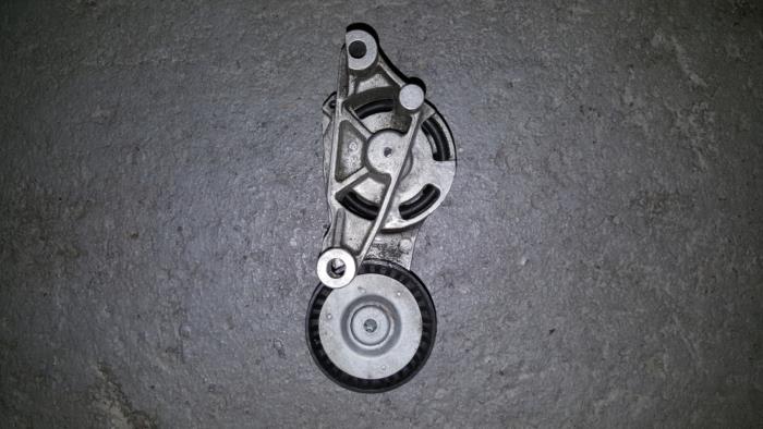 Gebruikte Spanner multiriem Volkswagen Passat Prijs € 42,35 Inclusief btw aangeboden door AKAS Automaterialen