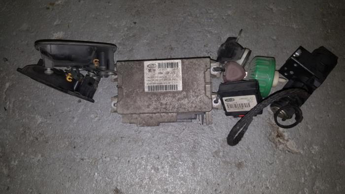 Gebruikte Computer Motormanagement Fiat Punto Prijs € 60,50 Inclusief btw aangeboden door AKAS Automaterialen