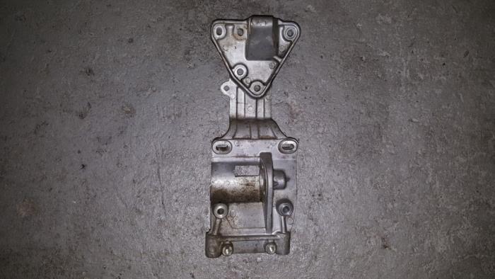 Gebruikte Dynamosteun boven Volvo V40 Prijs € 60,50 Inclusief btw aangeboden door AKAS Automaterialen