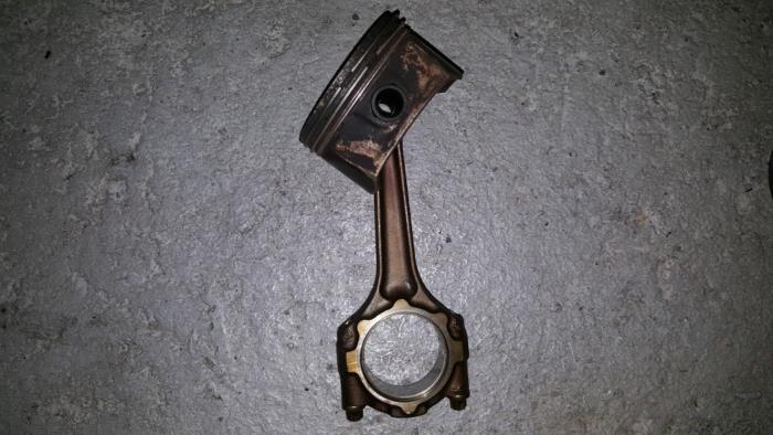 Gebruikte Zuiger Opel Astra Prijs € 36,30 Inclusief btw aangeboden door AKAS Automaterialen