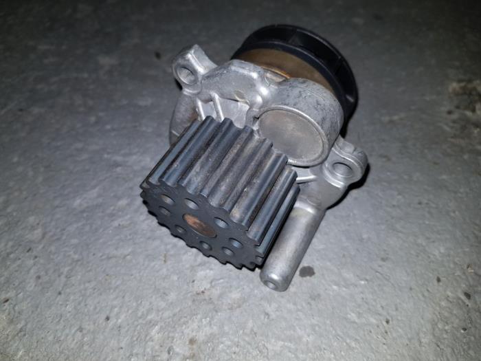 Gebruikte Waterpomp Volkswagen Passat Prijs € 12,10 Inclusief btw aangeboden door AKAS Automaterialen