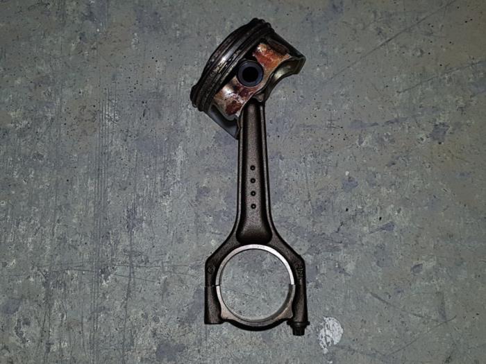 Gebruikte Zuiger BMW 3-Serie Prijs € 36,30 Inclusief btw aangeboden door AKAS Automaterialen