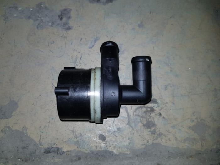 Gebruikte Waterpomp Audi A4 Prijs € 36,30 Inclusief btw aangeboden door AKAS Automaterialen