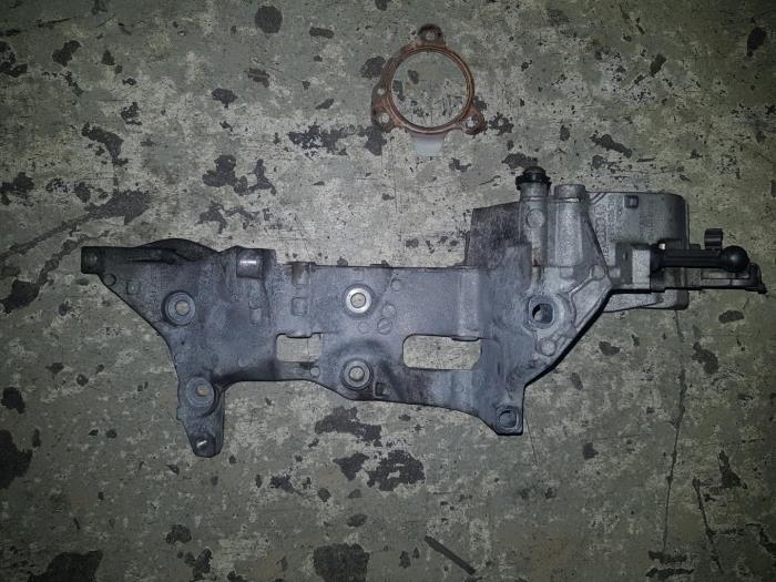 Gebruikte Dynamosteun boven Volkswagen Caddy Prijs € 36,30 Inclusief btw aangeboden door AKAS Automaterialen