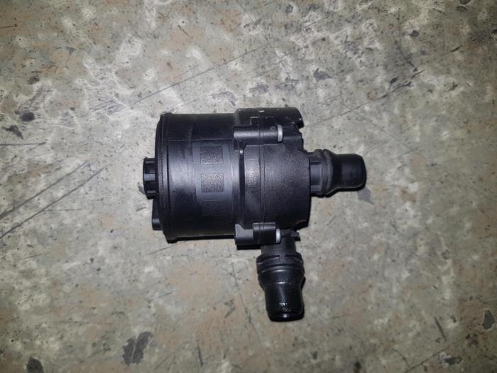 Gebruikte Waterpomp BMW 7-Serie Prijs € 60,50 Inclusief btw aangeboden door AKAS Automaterialen