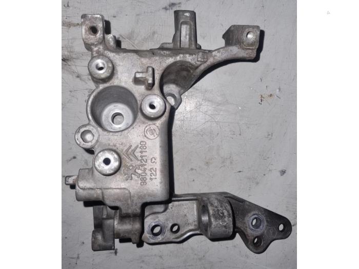 Gebruikte Dynamosteun boven Peugeot 208 Prijs € 24,20 Inclusief btw aangeboden door AKAS Automaterialen