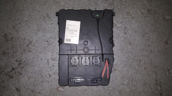 Gebruikte Module Bodycontrol Renault Megane Prijs € 60,50 Inclusief btw aangeboden door AKAS Automaterialen