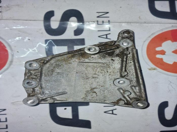 Gebruikte Dynamosteun onder Opel Corsa Prijs € 12,10 Inclusief btw aangeboden door AKAS Automaterialen
