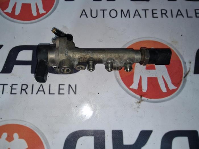 Gebruikte Brandstofverdeler Mercedes 207 - 410 Prijs € 60,50 Inclusief btw aangeboden door AKAS Automaterialen