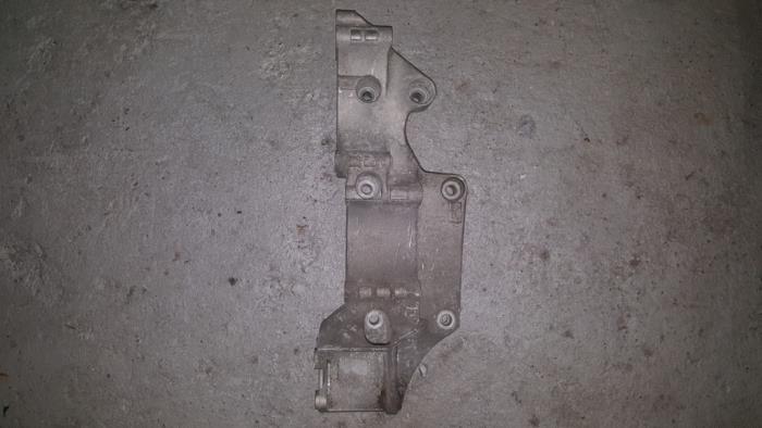 Gebruikte Dynamosteun boven Citroen BX Prijs € 48,40 Inclusief btw aangeboden door AKAS Automaterialen (acceptatie)