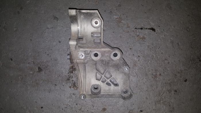 Gebruikte Dynamosteun boven Citroen BX Prijs € 48,40 Inclusief btw aangeboden door AKAS Automaterialen (acceptatie)