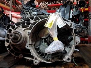 Gebruikte Versnellingsbak Volkswagen Transporter T5 2.0 TDI BlueMotion Prijs € 544,50 Inclusief btw aangeboden door De Jonghe Recuparts