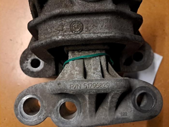 Motorsteun van een Lancia Delta (844)  2010