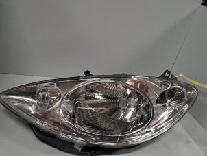 Gebruikte Linker Koplamp Peugeot 307 1.6 16V Prijs € 90,75 Inclusief btw aangeboden door De Jonghe Recuparts