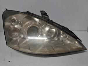 Gebruikte Rechter Koplamp Ford Focus 1 Prijs € 151,25 Inclusief btw aangeboden door De Jonghe Recuparts