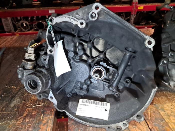 Gebruikte Versnellingsbak Peugeot 206 (2A/C/H/J/S) 1.6 XS,XT Prijs € 242,00 Inclusief btw aangeboden door De Jonghe Recuparts