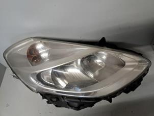 Gebruikte Koplamp rechts Renault Clio III (SR) 1.2 16V 75 Prijs € 60,50 Inclusief btw aangeboden door De Jonghe Recuparts