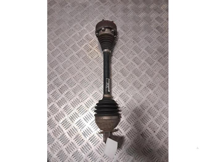 Gebruikte Steekas links-voor Skoda Rapid 1.2 TSI 16V Prijs € 60,50 Inclusief btw aangeboden door De Jonghe Recuparts