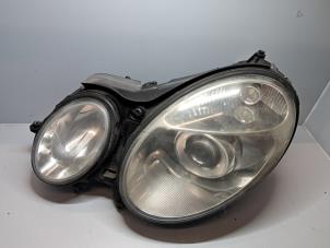 Gebruikte Koplamp links Mercedes E (W211) 2.2 E-200 CDI 16V Prijs € 181,50 Inclusief btw aangeboden door De Jonghe Recuparts