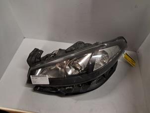 Gebruikte Koplamp links Renault Laguna II (BG) 1.6 16V Prijs € 121,00 Inclusief btw aangeboden door De Jonghe Recuparts