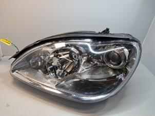 Gebruikte Koplamp links Mercedes S (W220) 3.2 S-320 CDI Prijs € 605,00 Inclusief btw aangeboden door De Jonghe Recuparts