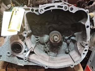 Gebruikte Versnellingsbak Renault Clio III (BR/CR) 1.2 16V 75 Prijs € 363,00 Inclusief btw aangeboden door De Jonghe Recuparts