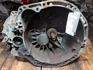 Gebruikte Versnellingsbak Renault Trafic New (FL) 1.9 dCi 82 16V Prijs € 605,00 Inclusief btw aangeboden door De Jonghe Recuparts