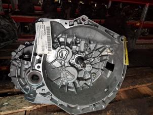 Gebruikte Versnellingsbak Renault Master II (FD/HD) 2.5 D Prijs € 544,50 Inclusief btw aangeboden door De Jonghe Recuparts