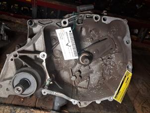 Gebruikte Versnellingsbak Renault Clio II (BB/CB) 1.2 16V Prijs € 181,50 Inclusief btw aangeboden door De Jonghe Recuparts